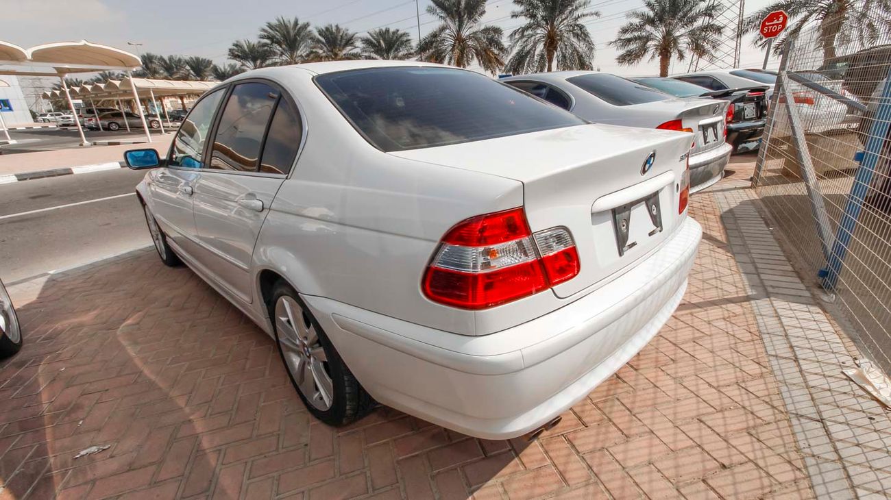 بي أم دبليو 325 i