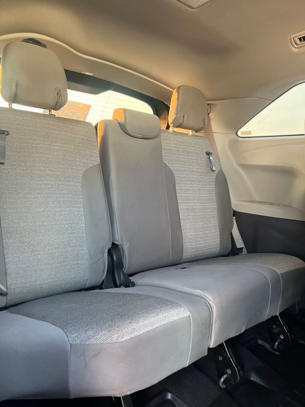 Toyota Sienna LE (NON GCC) 2021 Toyota Sienna Hybrid 2.5L V4 - 7 Seater Doors Full Auto With Radar -