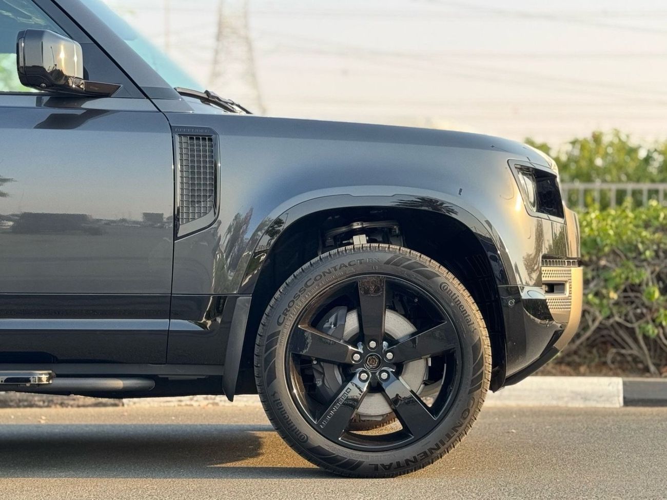 Land Rover Defender P400 110 X-Dynamic HSE 3.0L (5 Seater)