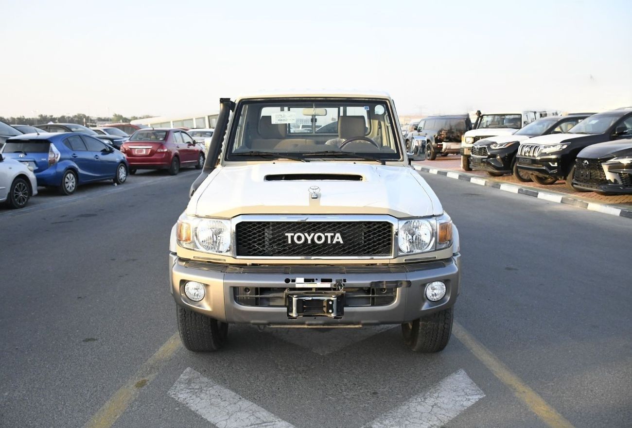 Toyota Land Cruiser Pick Up 4.5L V8 Diesel with difflock  (Ready Stock )