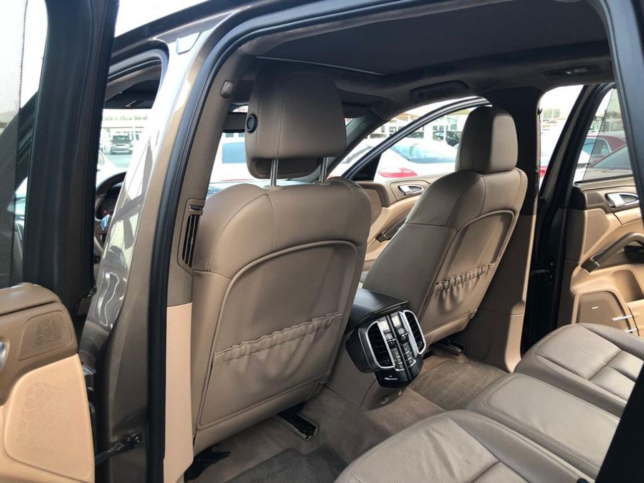 Porsche Cayenne Porsche Cayenne model 2011 GCC car prefect condition full option panoramic roof leather seats back c