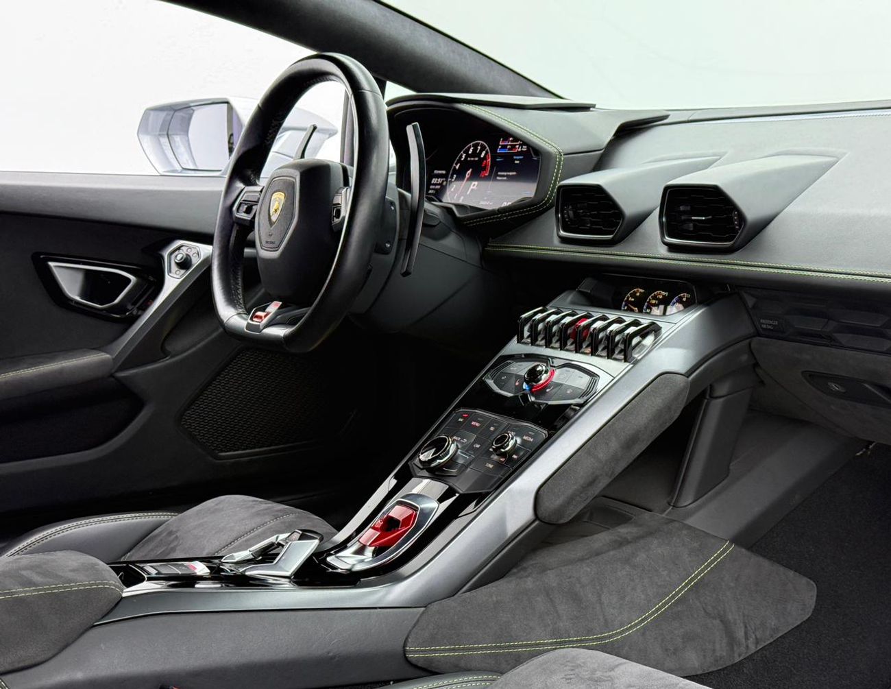 لامبورغيني هوراكان EVO Coupe 2016 Lamborghini Huracan LP 580-2 ,Excellent Condition ,Japanese Spec