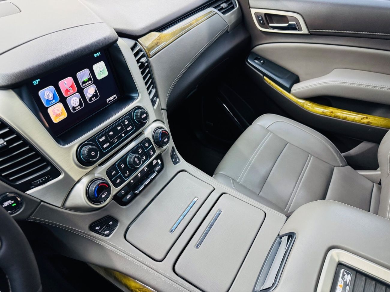 جي أم سي يوكون Denali 6.2L (9 Seater)