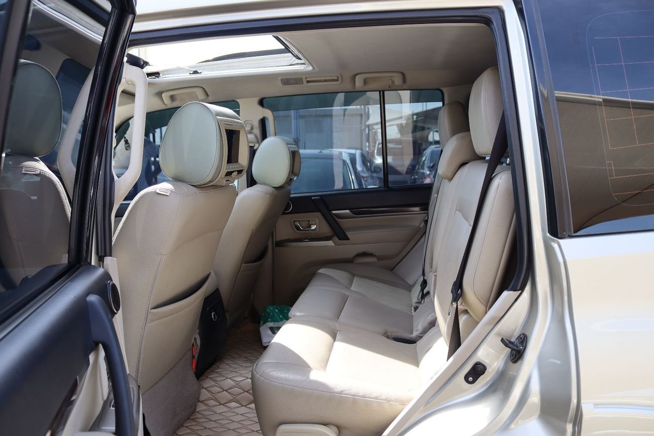 ميتسوبيشي باجيرو بلاتينوم خليجي - خاللية من الحوادث - مكينة 3800 سي سي - فل كامل - بحالة ممتازة من الداخل والخارج