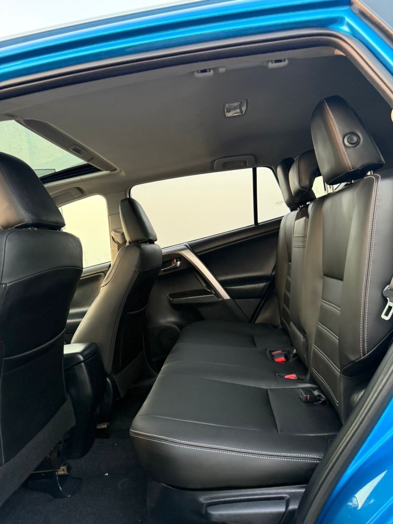 Toyota RAV4 XLE 2.5L Hybrid XLE sunroof, full Option