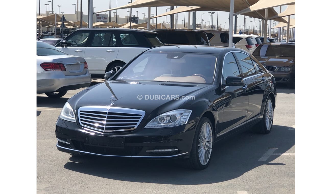 مرسيدس بنز S 550 موديل 2010 حاله ممتازه من الداخل والخارج فل مواصفات كراسي جلد ومثبت سرعه وتحكم كهربي كامل ونظام صوت