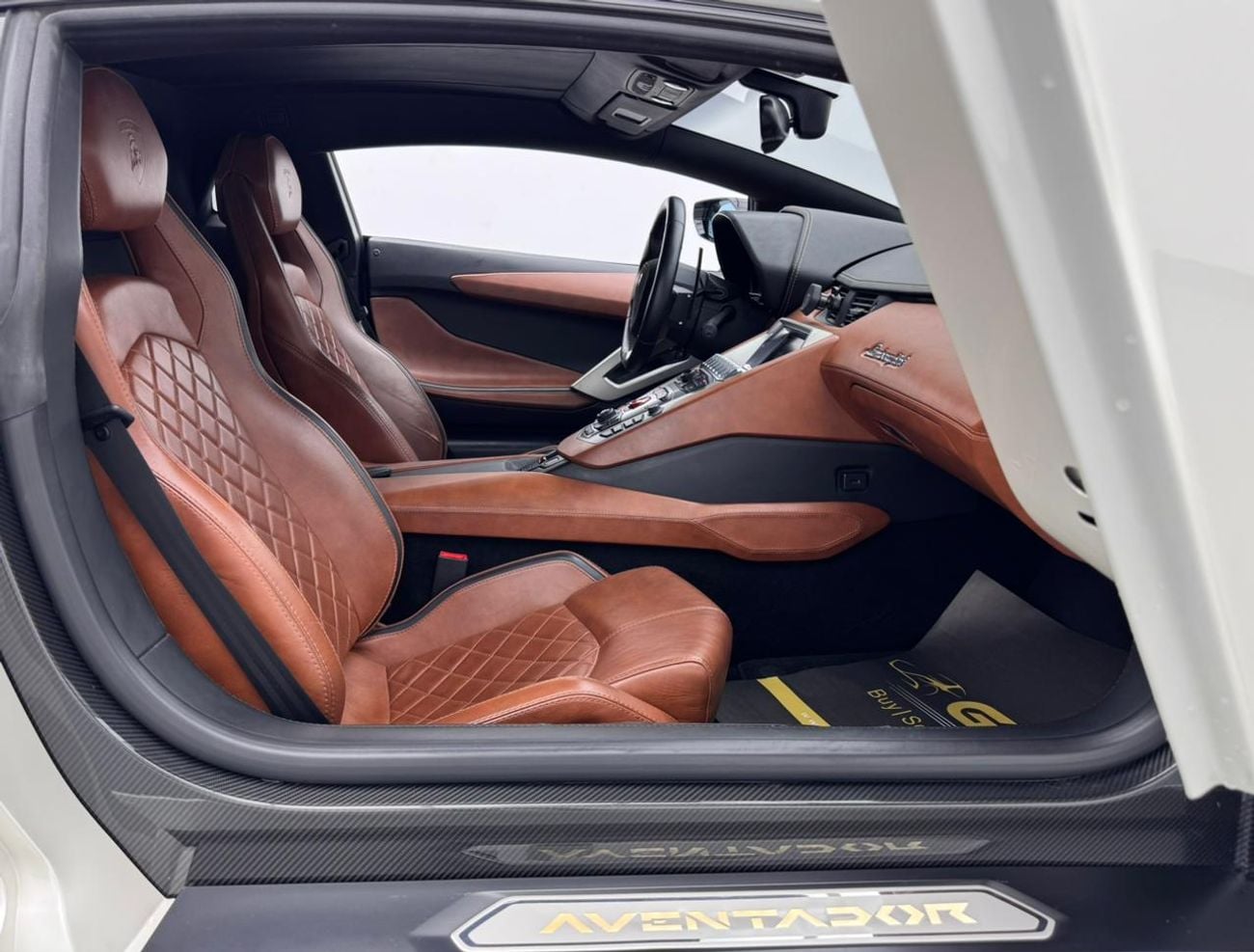 Lamborghini Aventador 2017 Lamborghini Aventador S Roadster, Lamborghini Service History, Excellent Condition, GCC