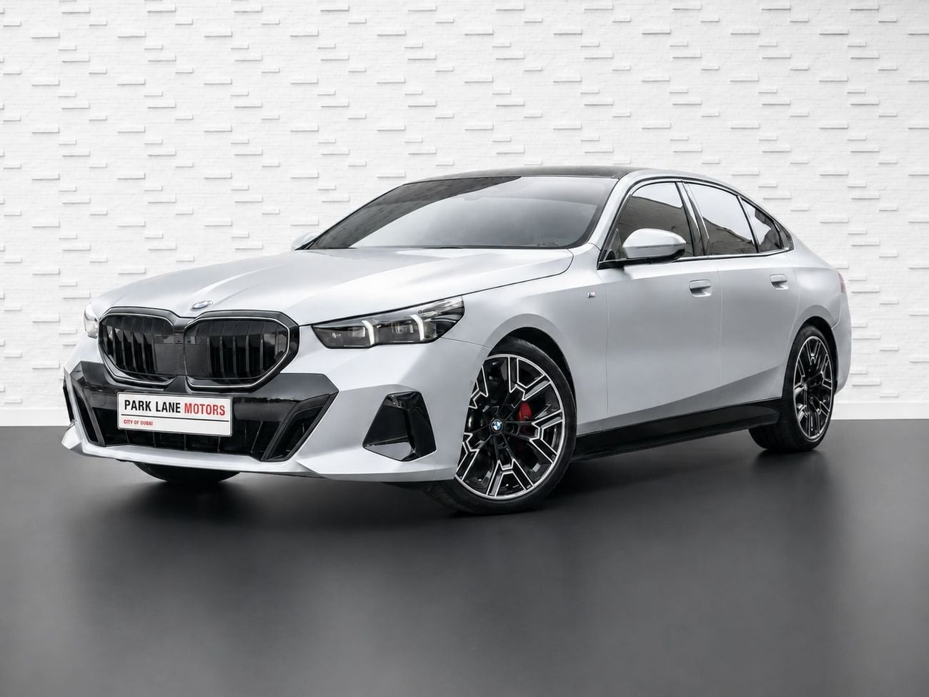 بي أم دبليو 520i 520I M SPORT TITANIUM