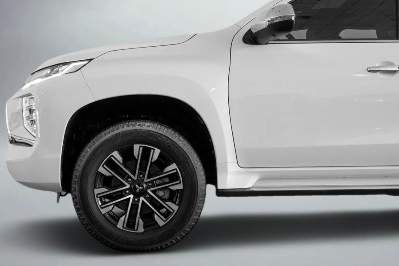 Mitsubishi Montero Sport 2023 Mitsubishi Montero Sport Premium / Mitsubishi Warranty •	Premium Model •	3.0 V6 4WD •	Blind spo