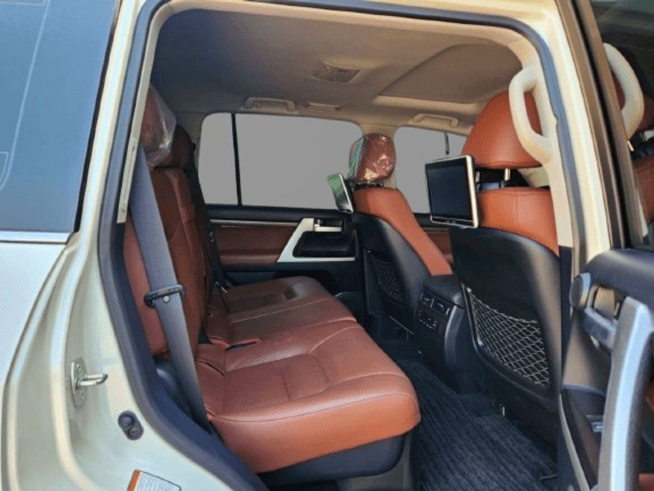 تويوتا لاند كروزر VXR 5.7L 4WD VXR 5.7L-8CYL 4WD Grand Touring - Completely Agency Maintained - Low Mileage Al Futtaim