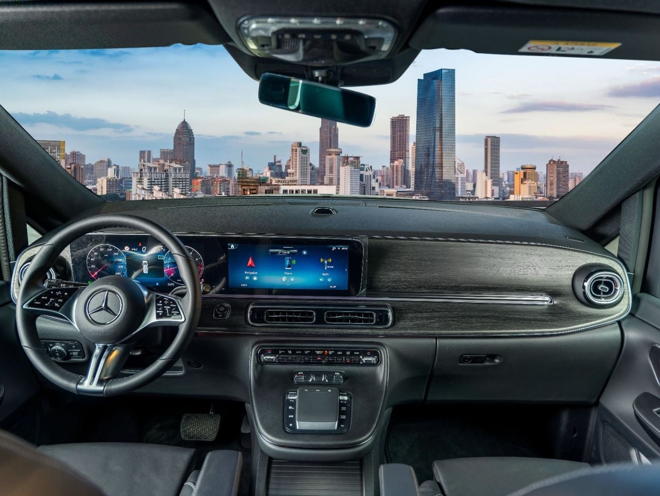 Mercedes Benz V300 AVANTGARDE with Additional Rear A/C
