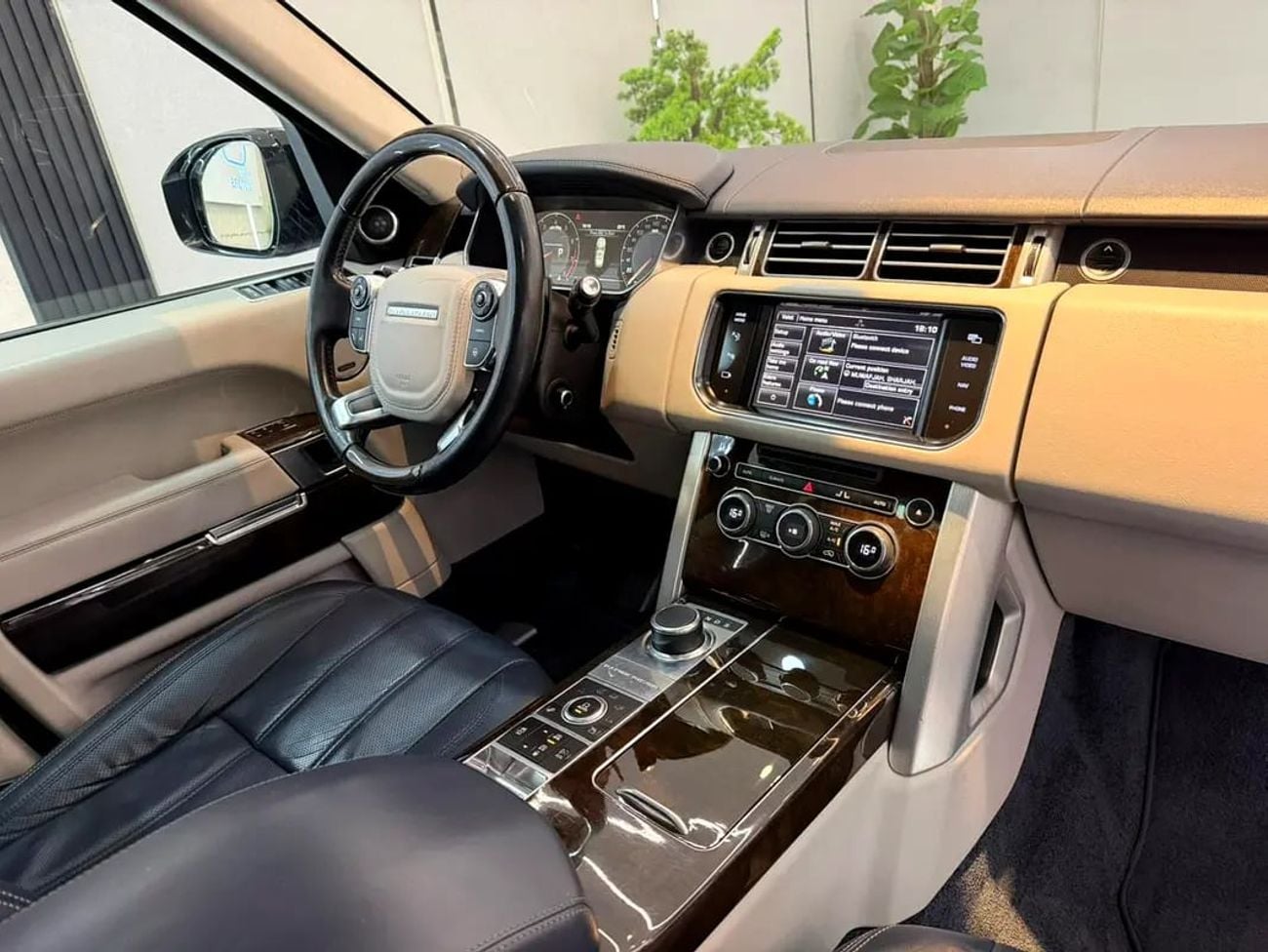 Land Rover Range Rover VOGUE SE SUPERCHARGED VOGUE V8 || GCC II FULLY LOADED || AMAZING || VERY NEAT || LOW MILEAGE