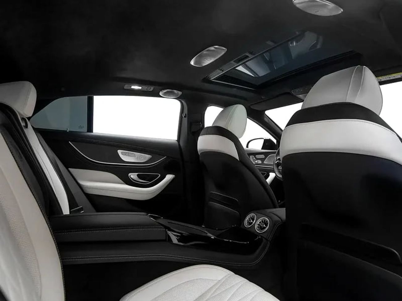 مرسيدس بنز أي أم جي جي تي 63 SE Performance (4 Door)