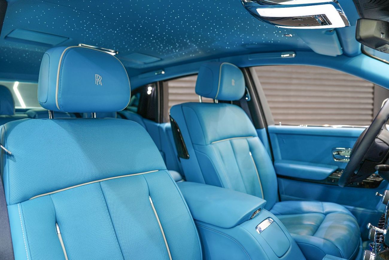 Rolls-Royce Phantom Std 6.8L 2018 Rolls Royce Phantom, Two-Tone Exterior, Rear Entertainment, Bespoke Audio, GCC Specs!!