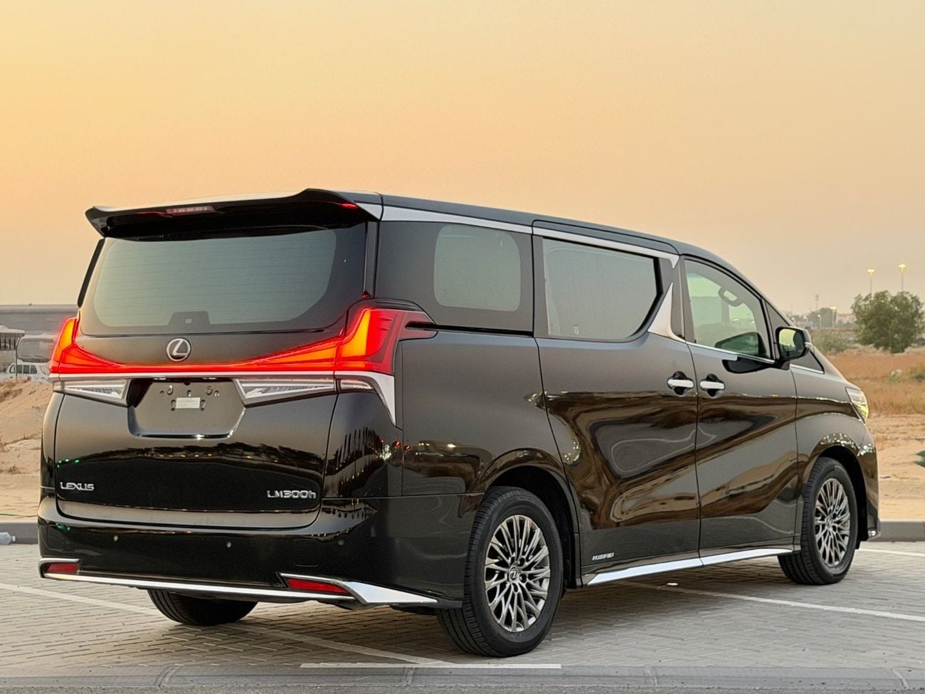 Lexus LM 300H STANDARD Lexus LM 300 2020 | 4-Seater VIP Luxury   Price: AED 259,000  Japanese Specifications  Mileage: 120,