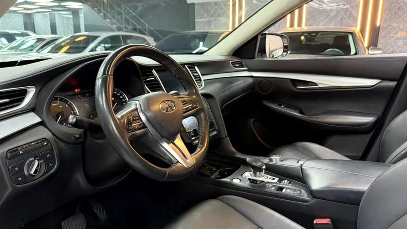 Infiniti QX50 Luxury 2.0L RWD GCC INFINITY FULLY SERVICED MIND CONDITION WITH WARRANTY AND FINANCE