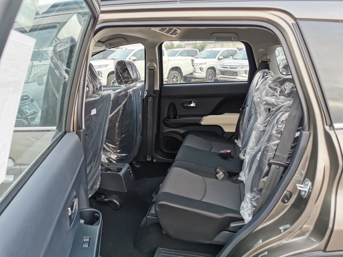 Toyota Rush G CLASS, 1.5L 4CY Petrol, 17" Rims, Front & Rear A/C (CODE # RU15B)