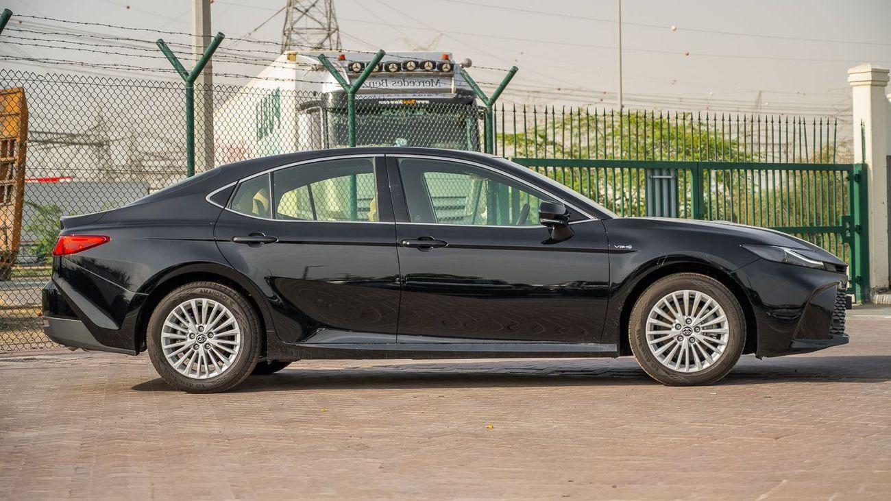 Toyota Camry LIMITED HEV Limited 2.5L Hybrid TOYOTA CAMRY 2.5 BASIC HYBRID -2025YM