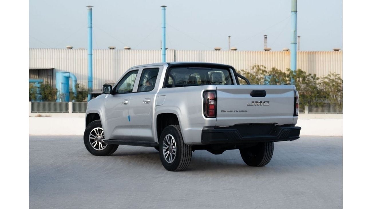 JMC Grand Avenue 2024 JMC Grand Avenue 2.3 DV 4X4 - Silver inside Black & White | Export Only