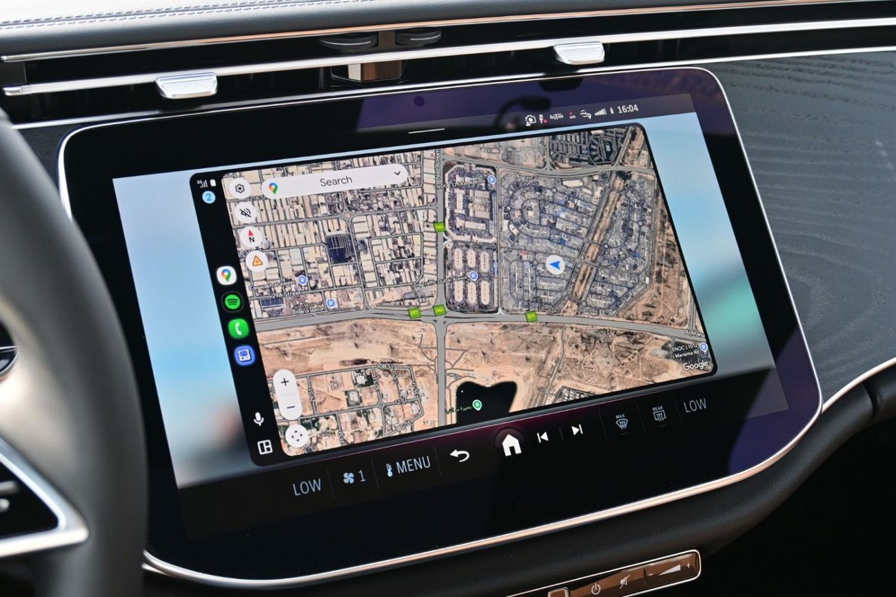 Mercedes-Benz E200 Mercedes-Benz E200 2.0L Turbo + Mild Hybrid Color Black Model2026