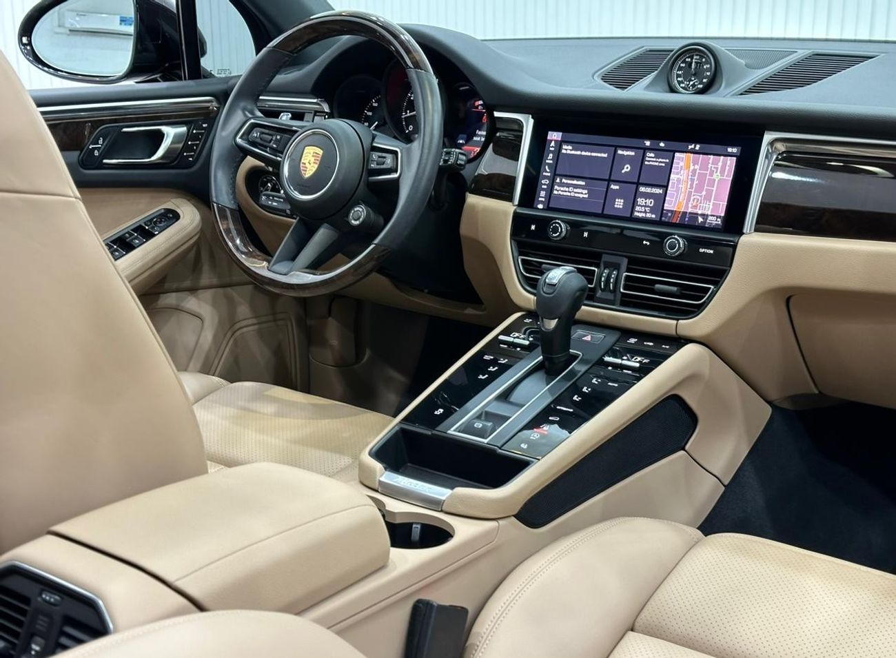 بورش ماكان Std 2022 Porsche Macan, February 2025 Porsche Warranty, Full Porsche Service History, Low Kms, GCC