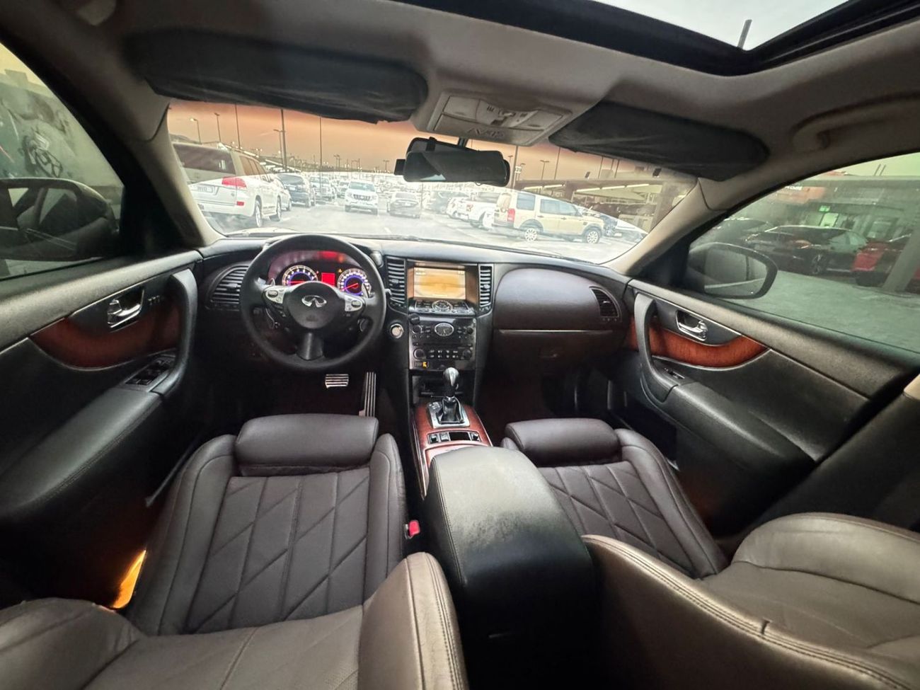 Infiniti FX50 In excellent condition and requires no expenses