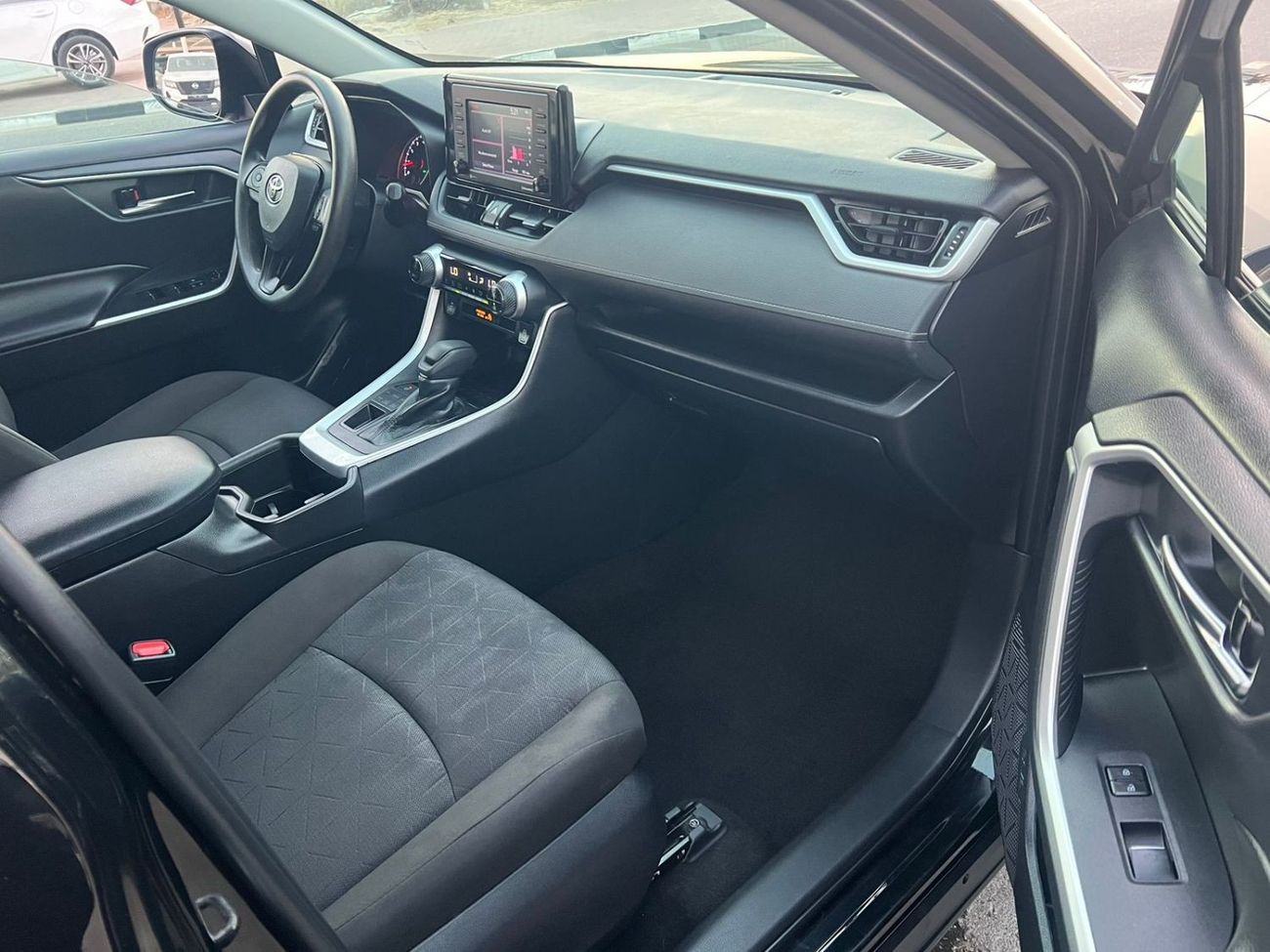 تويوتا راف ٤ 2022 TOYOTA RAV4 XLE - 4Wheel Drive 4X4 - PUSH START - ELECTRIC SEATS - VERY GOOD CONDITION