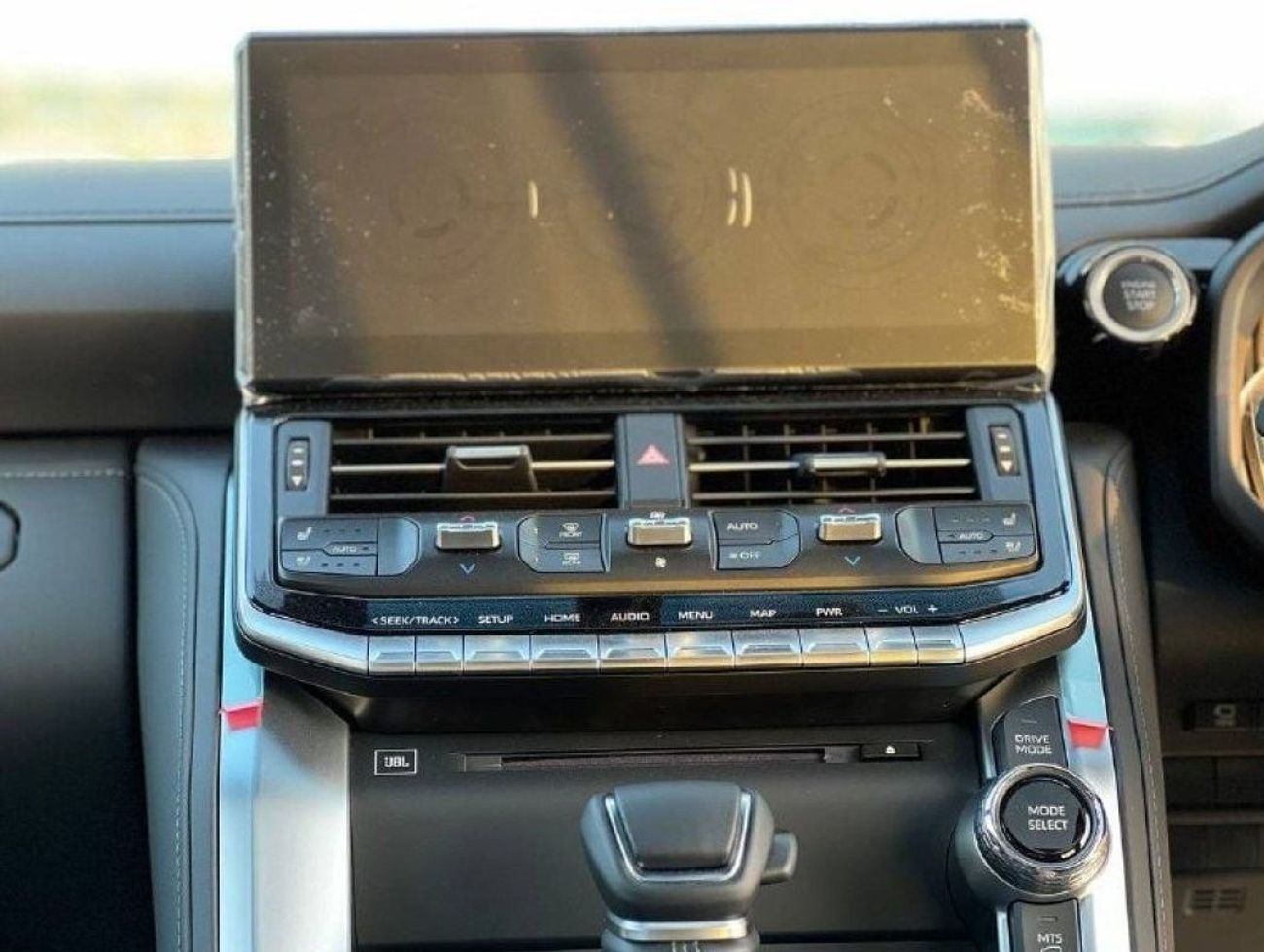 Toyota Land Cruiser VXR (RHD) 3.5L PTR A/T // 2023 // FULL OPTION WITH 360 CAMERA , MEMORY & LEATHER SEATS , RIGHT HAND