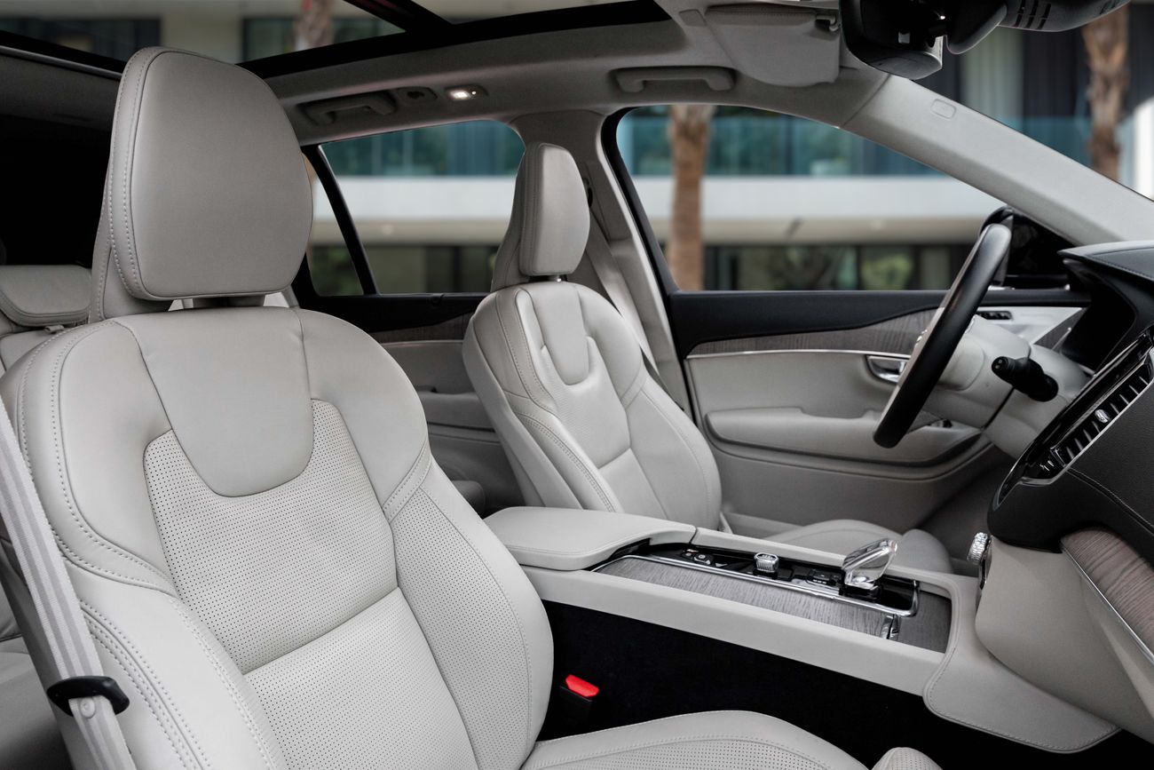 فولفو XC 90 XC90 R-Design | 3,525 P.M | 0% Downpayment | AL FUTTAIM WARRANTY