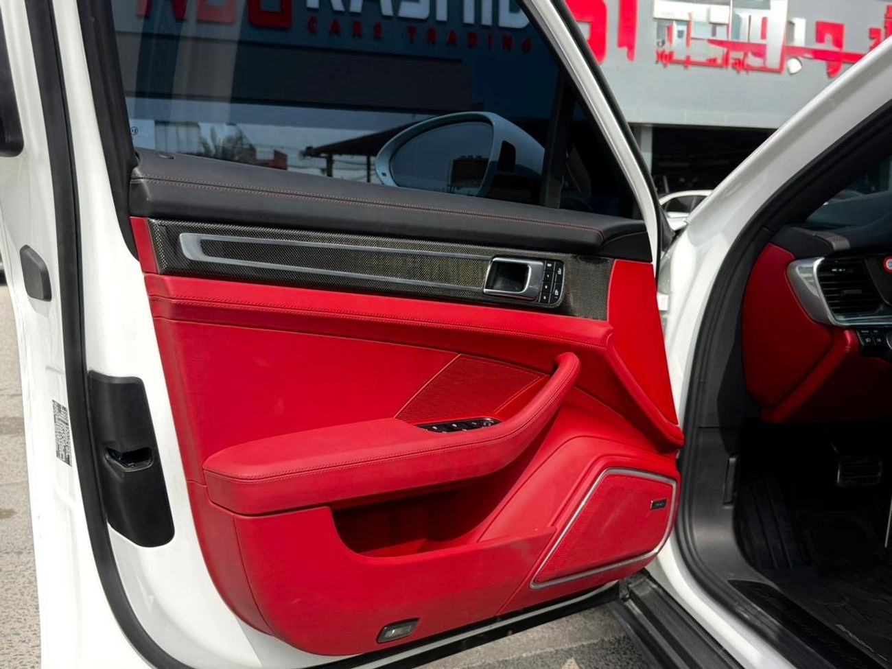 بورش باناميرا Turbo S E-Hybrid Sport Turismo 4.0L (680 HP) RWD