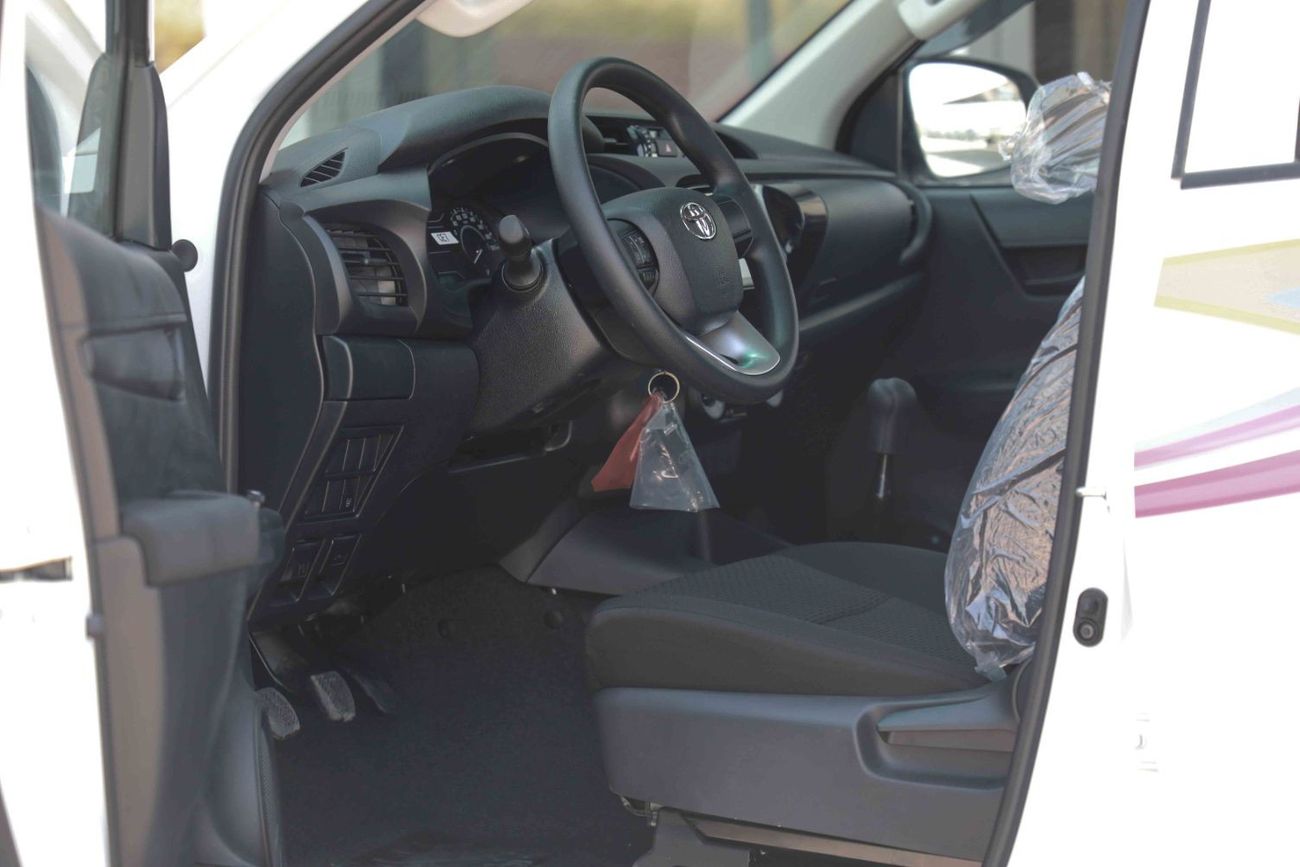 Toyota Hilux 2025 TOYOTA HILUX LOW 2.4 - PLATINUM WHITE PEARL inside BLACK | Export Only