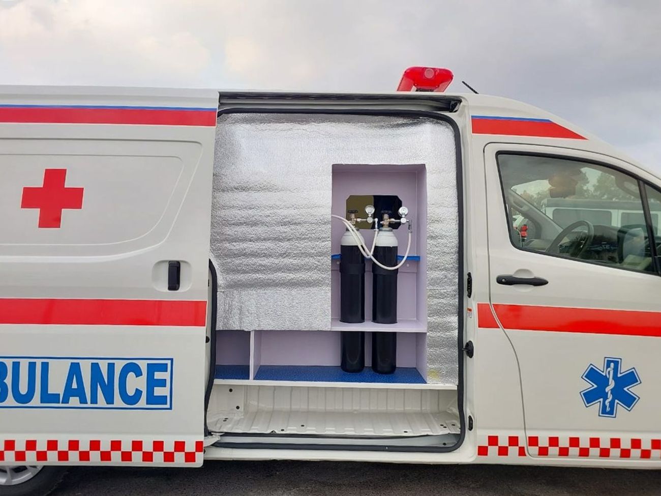 Toyota Hiace TOYOTA HIACE VAN AMBULANCE  RHD 2023 MODEL 2.8 L DIESEL AUTOMATIC(PM22474)