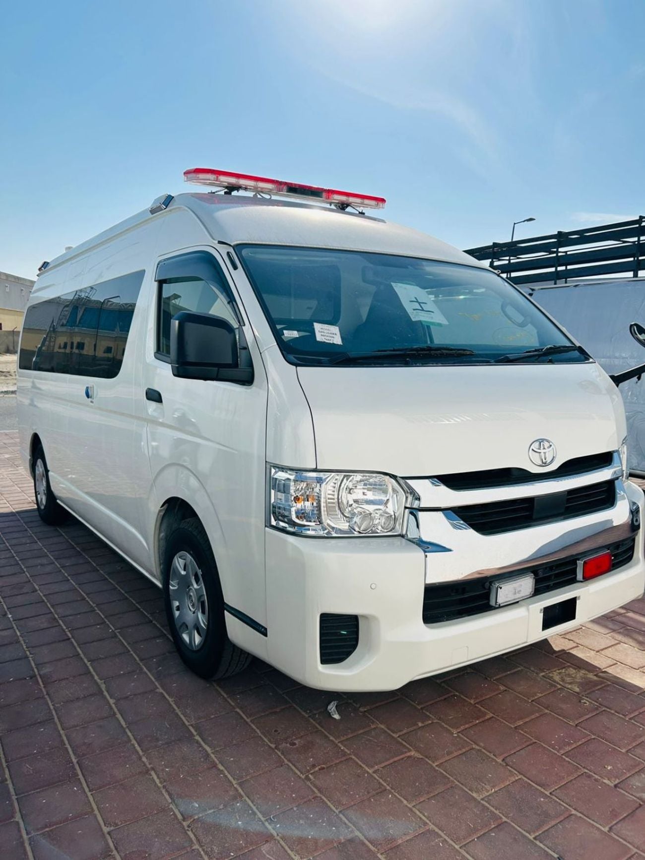 Toyota Hiace Van High Roof 2.8L (174 HP) A/T