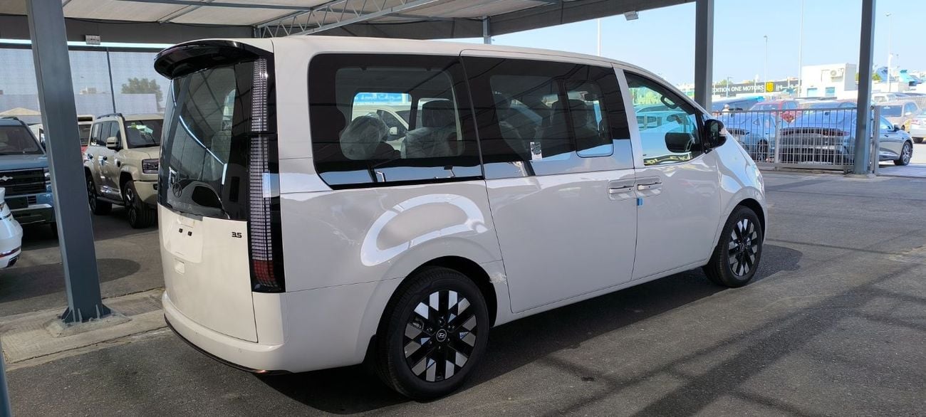 Hyundai Staria 3.5L Luxury (7 Seater)