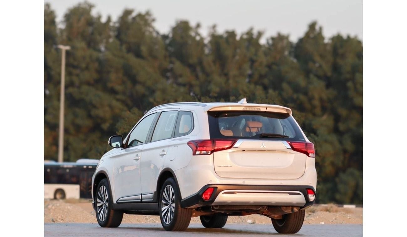 Mitsubishi Outlander GLS 2.4L Mitsubishi Outlander 2021 GCC 2.4L accident-free original paint in excellent condition 1281