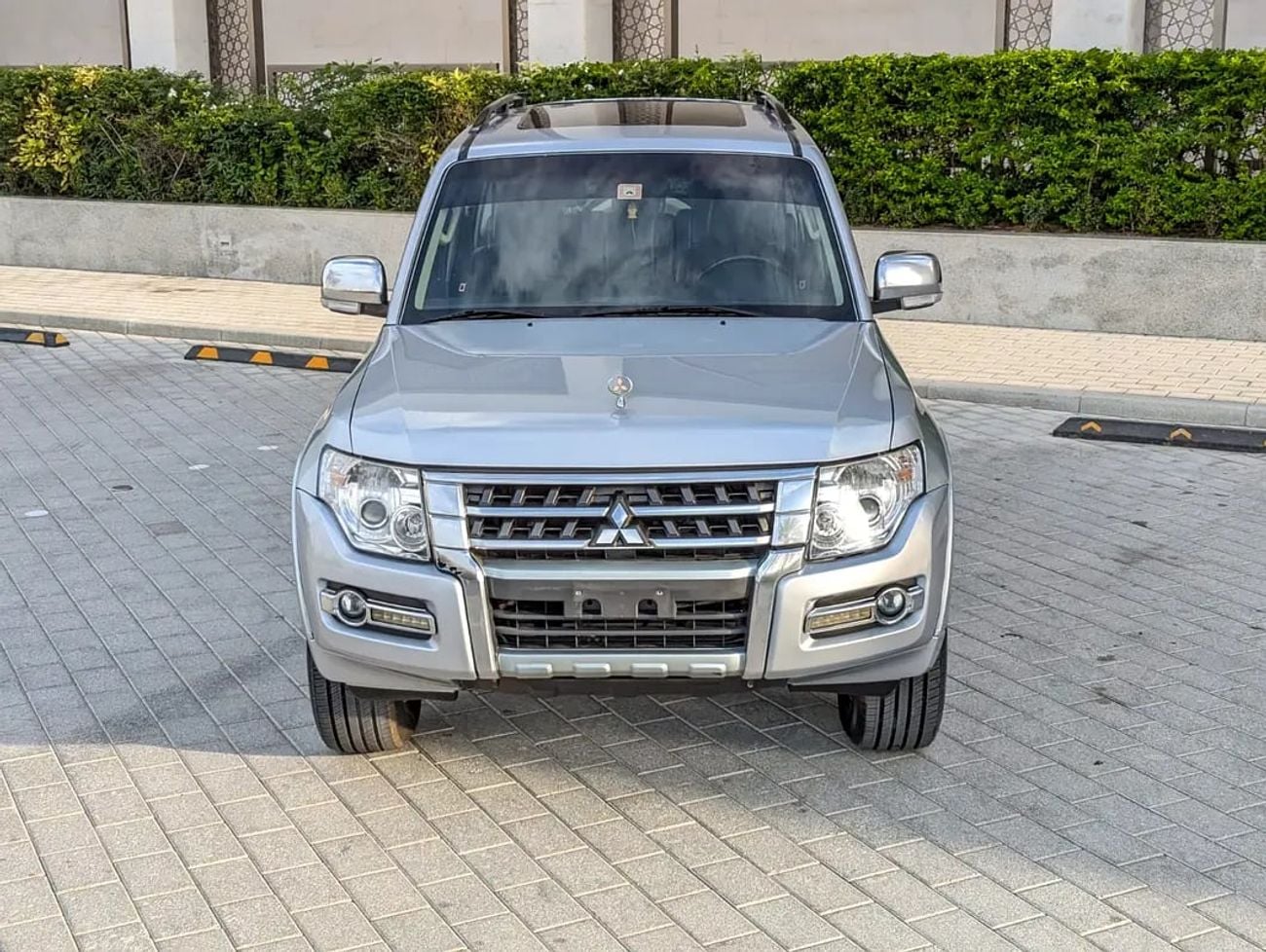 ميتسوبيشي باجيرو GLS TOP FULL OPTION GCC IN EXCELLENT CONDITION