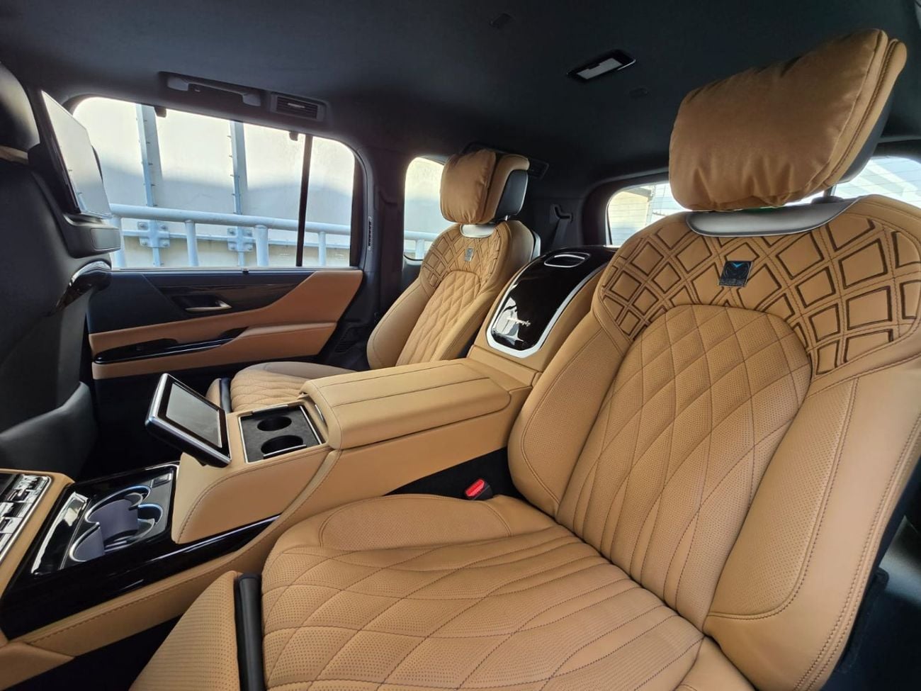 لكزس LX 600 3.5L SIGNATURE FULL OPTION WITH MBS AUTOBIPGRAPHY VIP MASSAGE SEAT