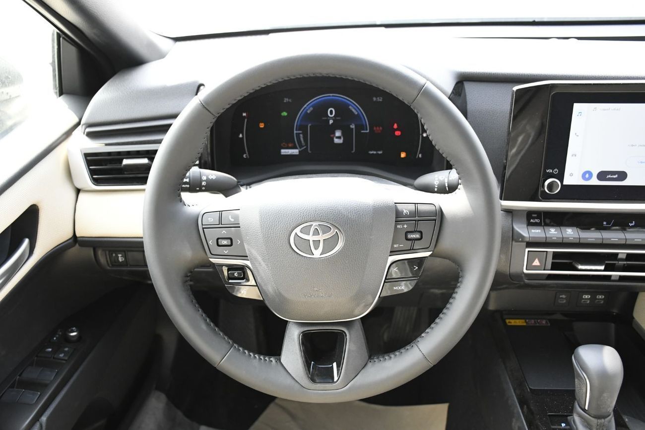 تويوتا كامري 2.5L LE HEV With Panoramic (Ready Stock)