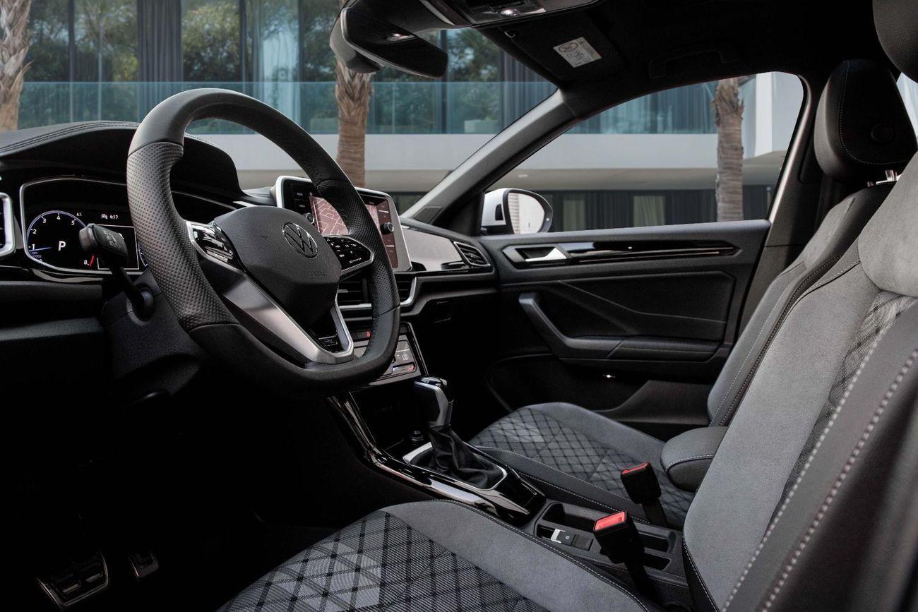 فولكس واجن T ROC R-Line | 1,958 P.M  | 0% Downpayment | Agency Warranty!