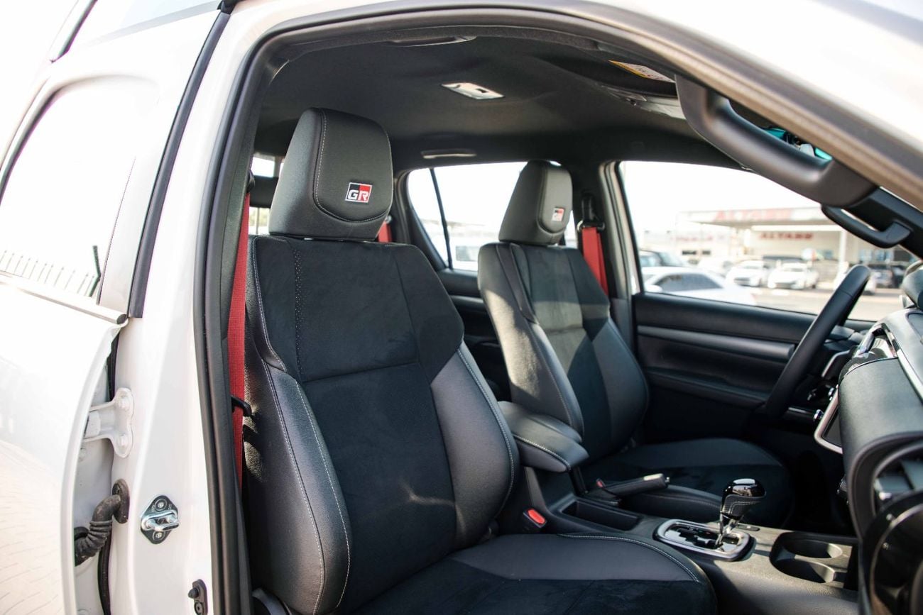تويوتا هيلوكس GR Sport 4.0L - Platinum White Pearl Inside Black | Export Only