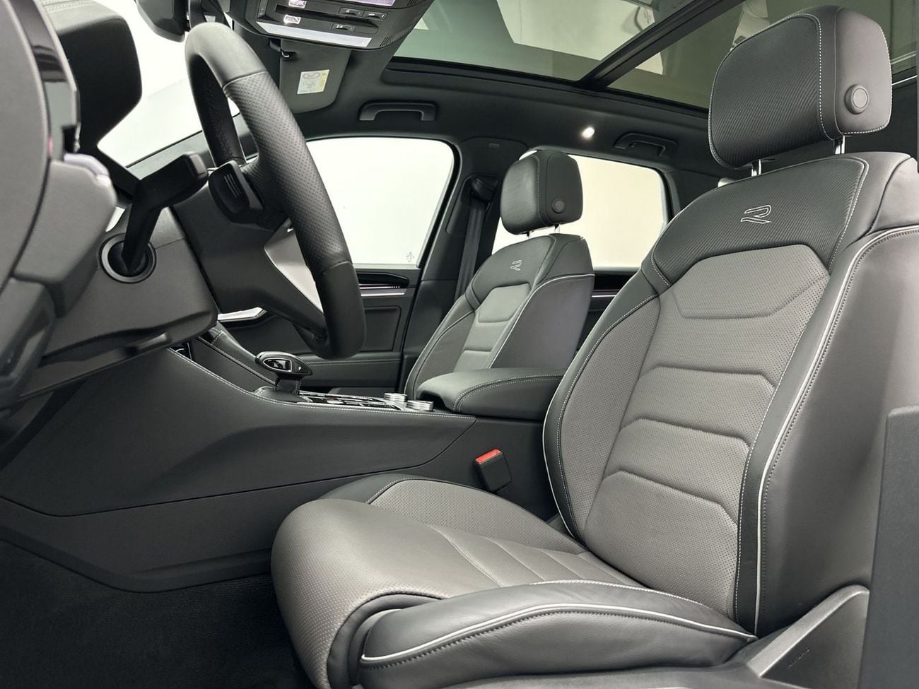 فولكس واجن طوارق Touareg R-Line + (Ref#00130)