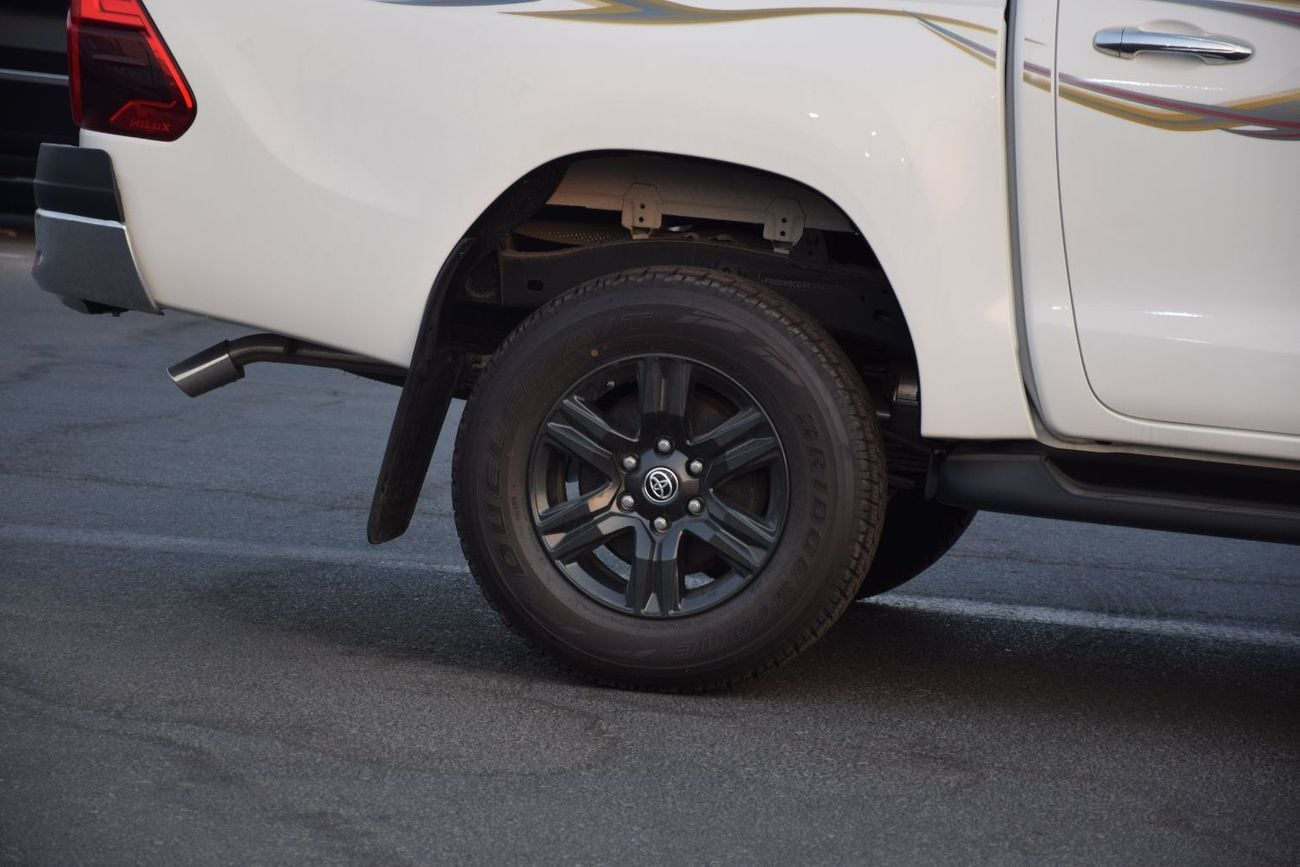تويوتا هيلوكس SR5 (NON GCC) 2.7L (4x4) Petrol