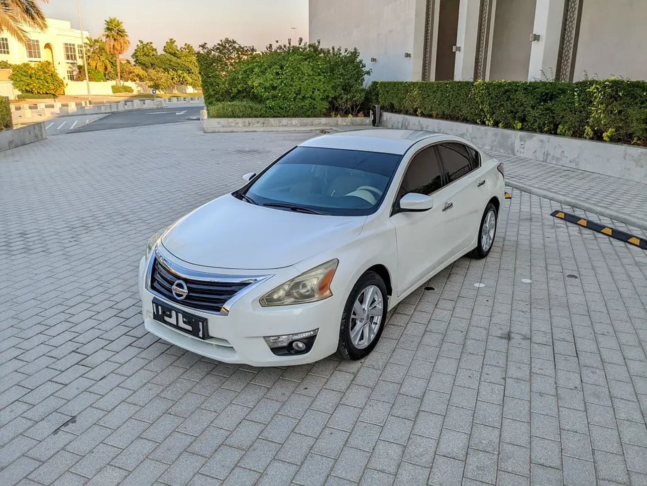 نيسان ألتيما GCC SV mid option Accident free excellent condition