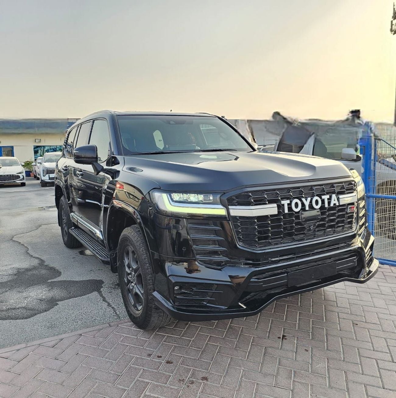 تويوتا لاند كروزر Toyota landcruise 2022MODEL twin turbo Gr sports 3.5 petrol v6 Colour Black Interior Red push start 