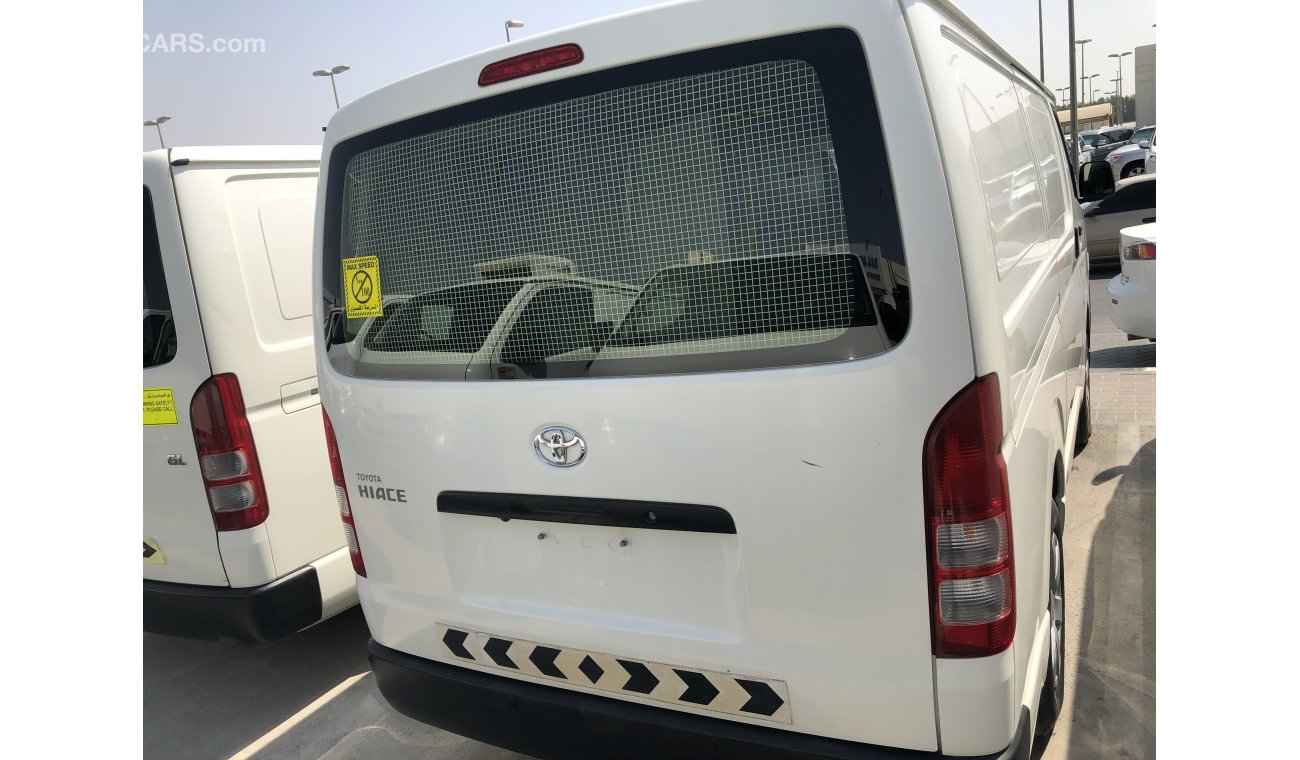 Toyota Hiace 16,Free of accident with low mileage