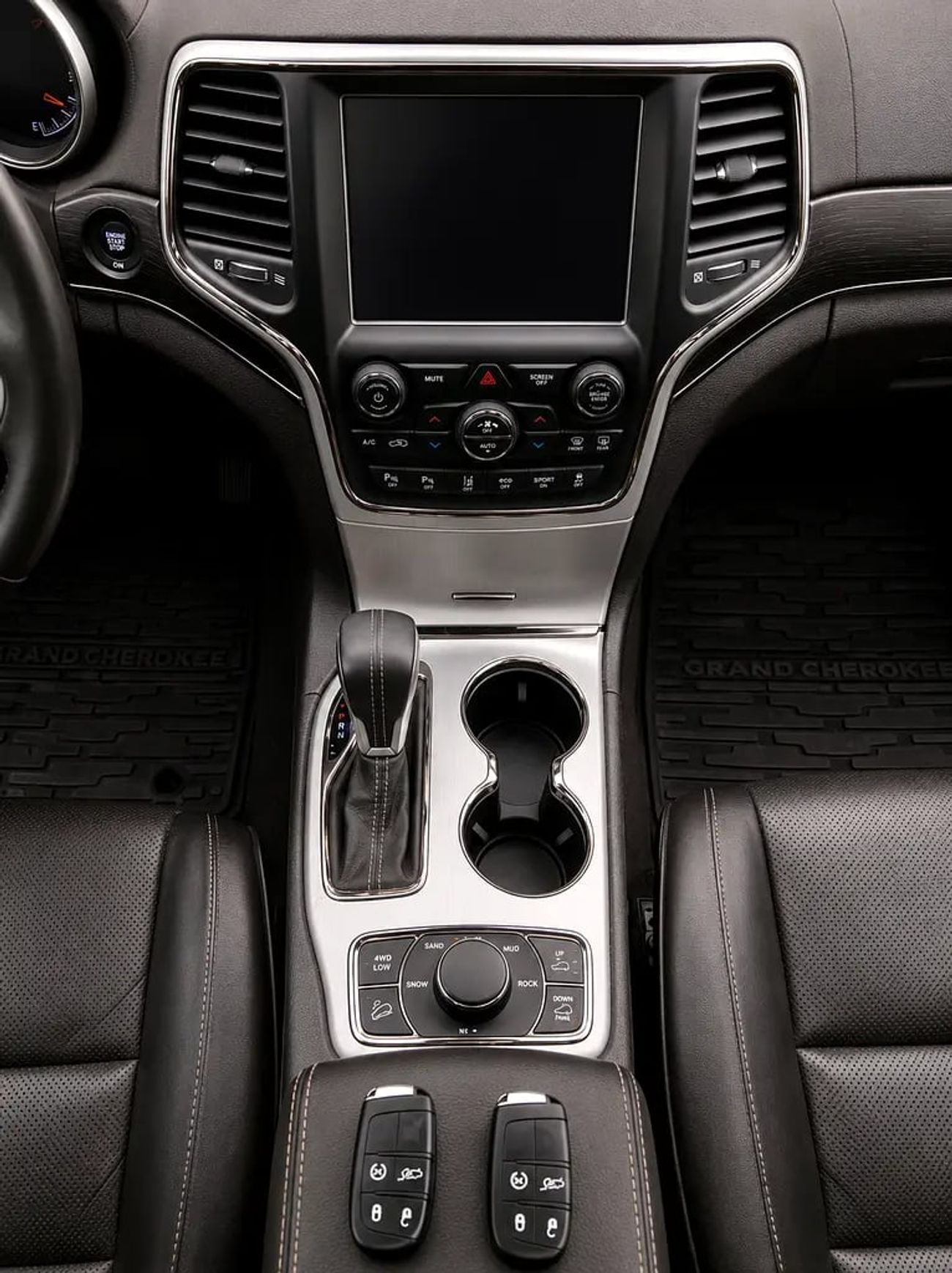 جيب جراند شيروكي SUMMIT 1,338 | Summit | 5.7L HEMI V8 | GCC Specs