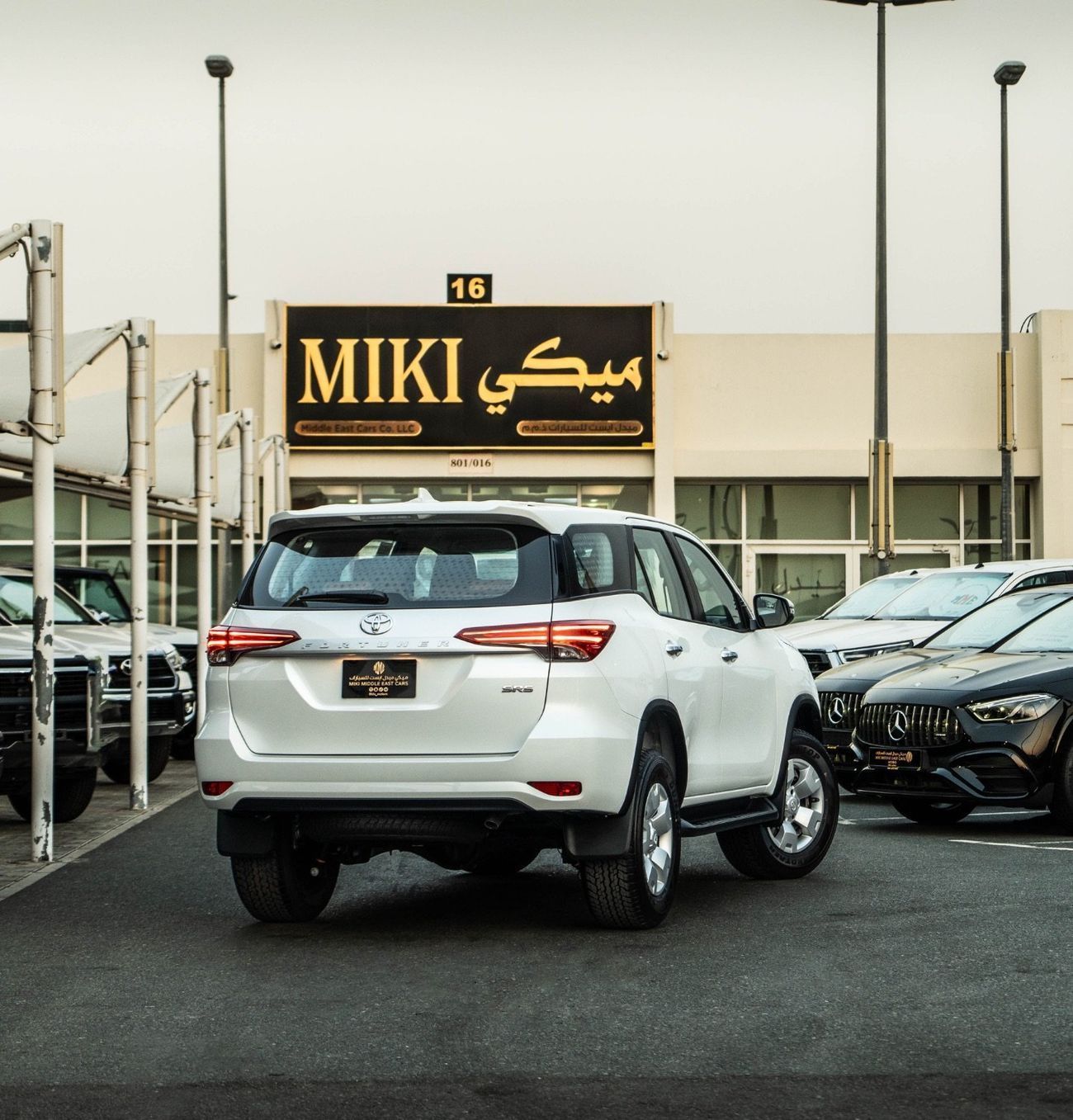 تويوتا فورتونر 2.7 L | v4 | Petrol | Auto AC | Export Only