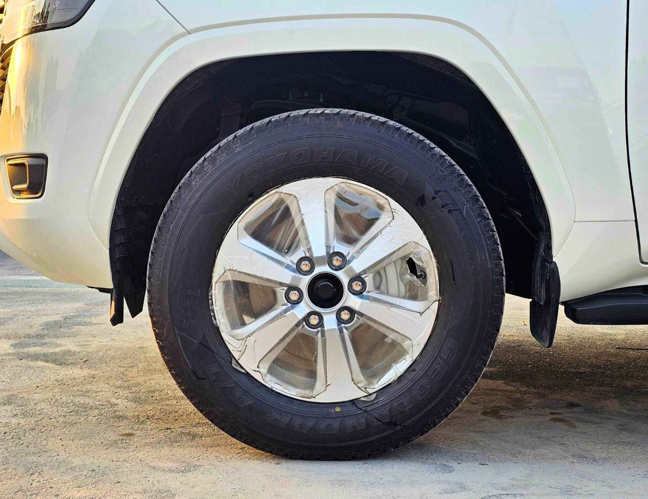 Toyota Land Cruiser GXR TWIN TURBO BASIC / 3.5L V6 PETROL / DRIVER PWR SEAT / FABRIC SEAT / COOL BOX (CODE # GXR-G)