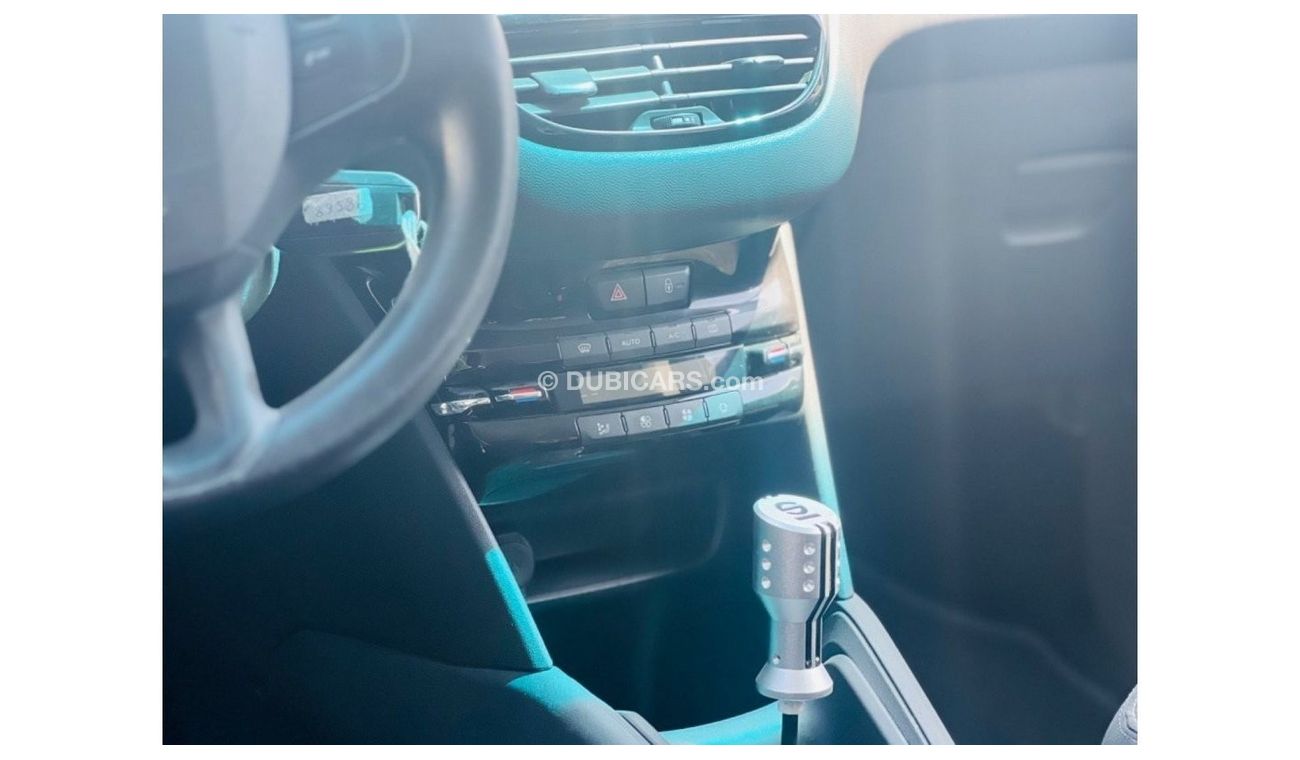 Peugeot 208 Std 208 1600cc