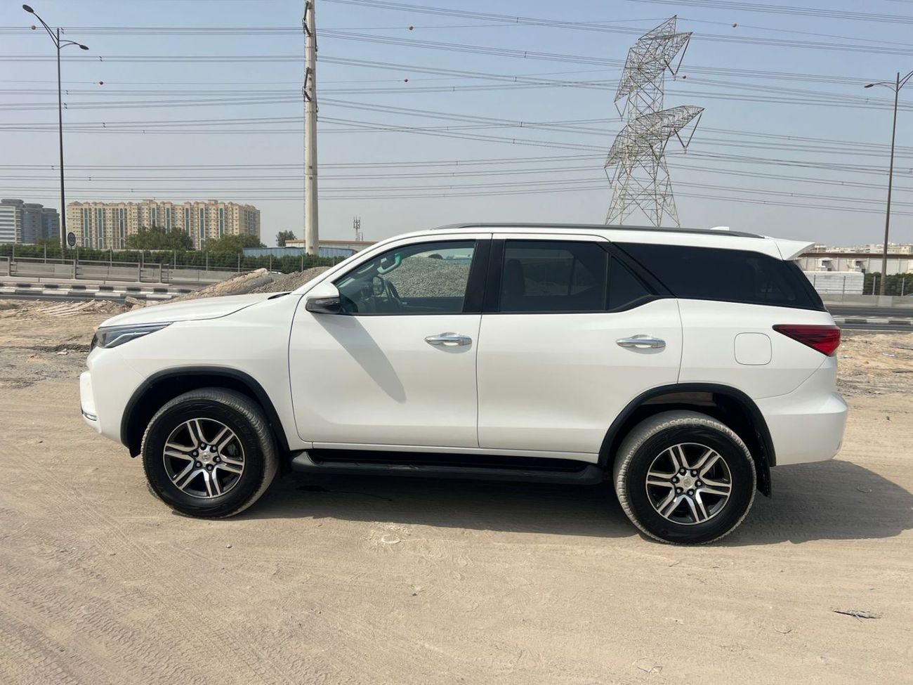 تويوتا فورتونر 2,8 LITER ,DIESEL RIGHT HAND DRIVE PUSH START